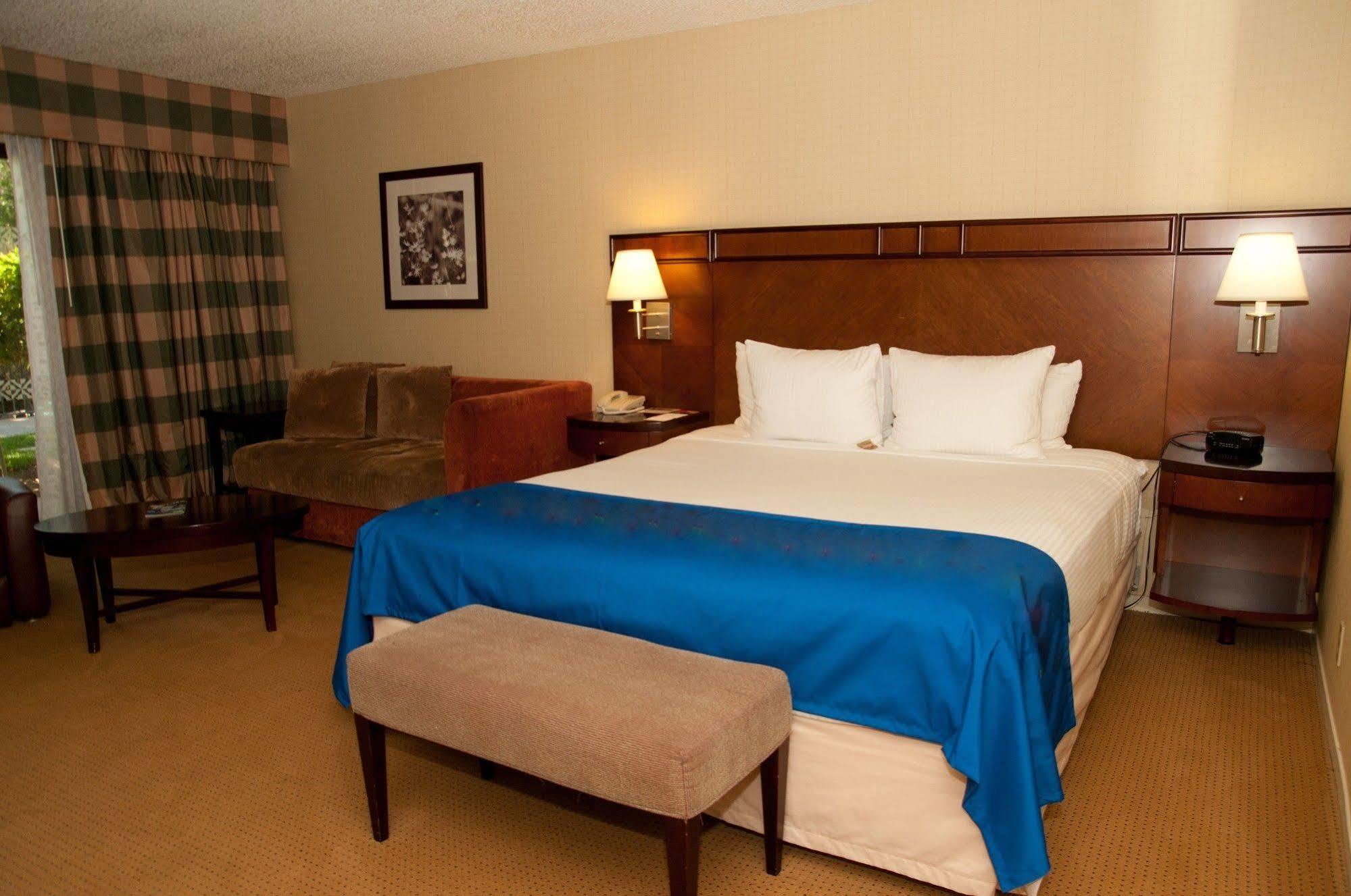 Hotel The 3*
